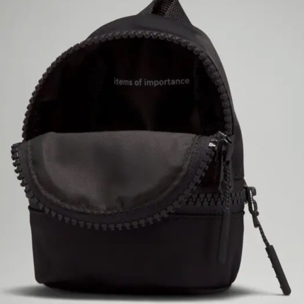 MINI Backpack Clip - Picture 5 of 10